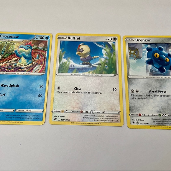 (SOLD) Lot 25- 5 Pokemon Cards and 5 Pokémon Figures - Picture 3 of 7